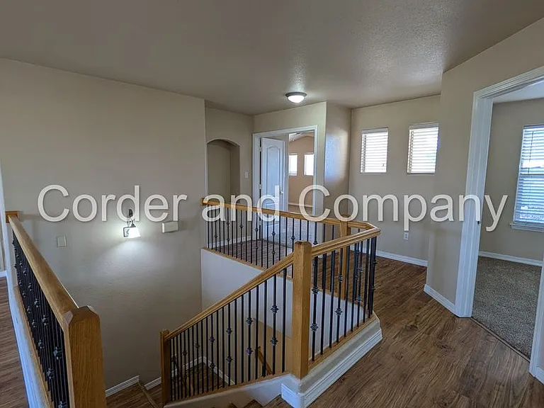 8827 Hampton Ave NE — Photo 16
