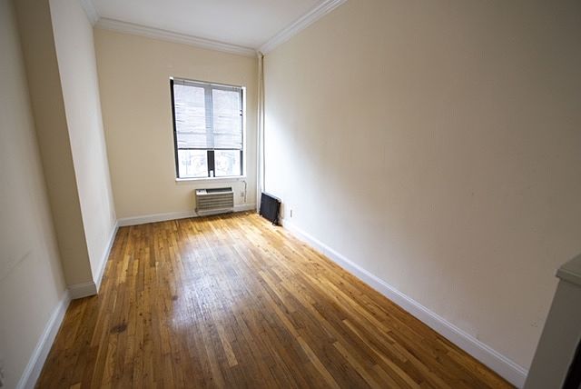 2nd image of 76 Saint Marks Pl APT B