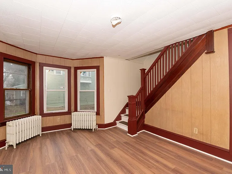 174 South Ave — Photo 2