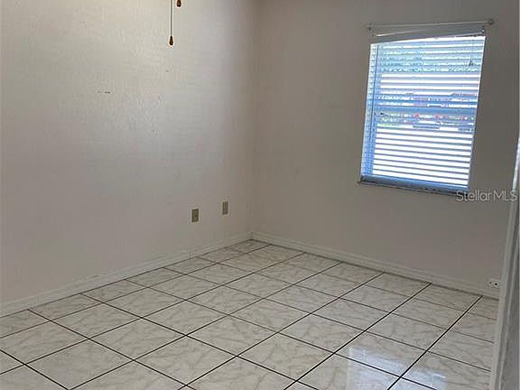 4th image of 637 Stanford Dr