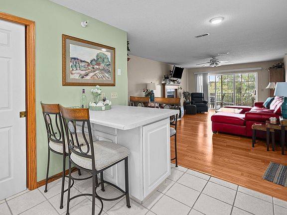 4th image of 3014 Holiday Court ##3
