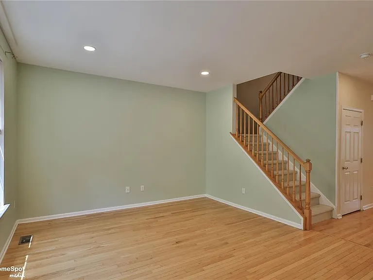 8149 Cross Creek Cir — Photo 16