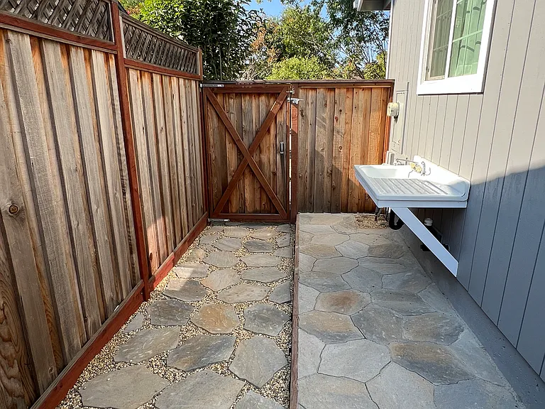 1827 Holiday St — Photo 25