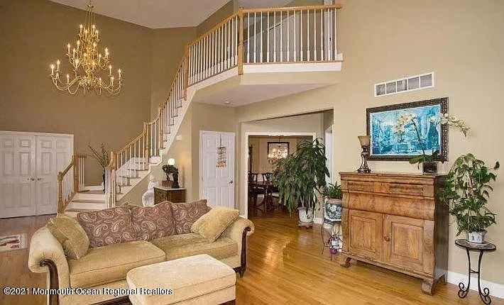 5 bed, 4.5 bath, $4,500 — Photo 3