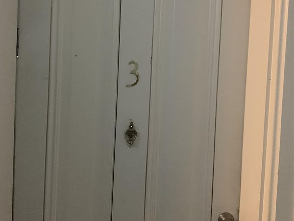 2nd image of 514 W Oak St #3
