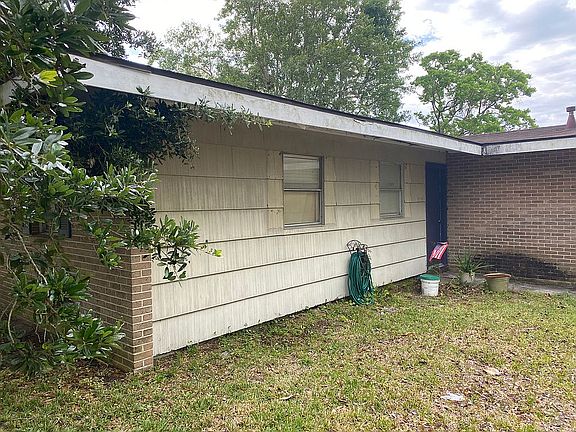 5th image of 2702 Wilson Ave