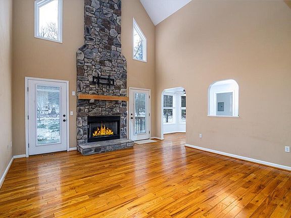 5th image of 6720 Bradshaw Rd