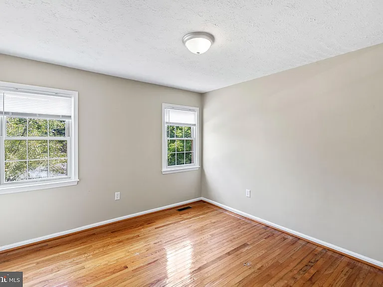 2324 Kent Ct — Photo 19