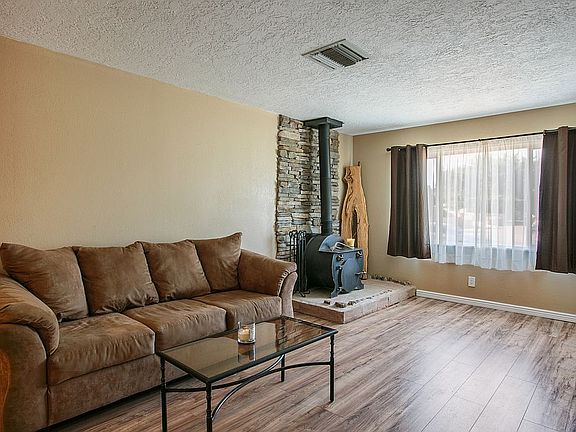 5th image of 3719 Comanche Rd NE