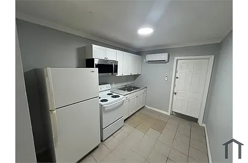 2371 Edwin St NE #C Photo 1