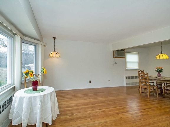 2nd image of 591 Harless Pl