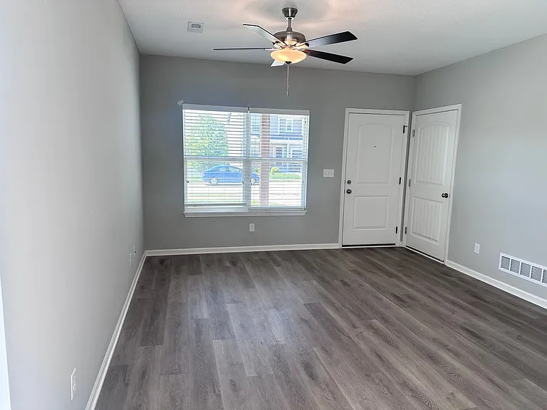 603 Pampas St — Photo 3