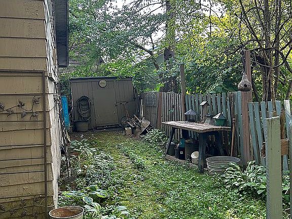 5th image of 2841 East Ave