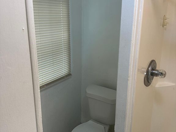 2nd image of 218 SW 33rd St #2