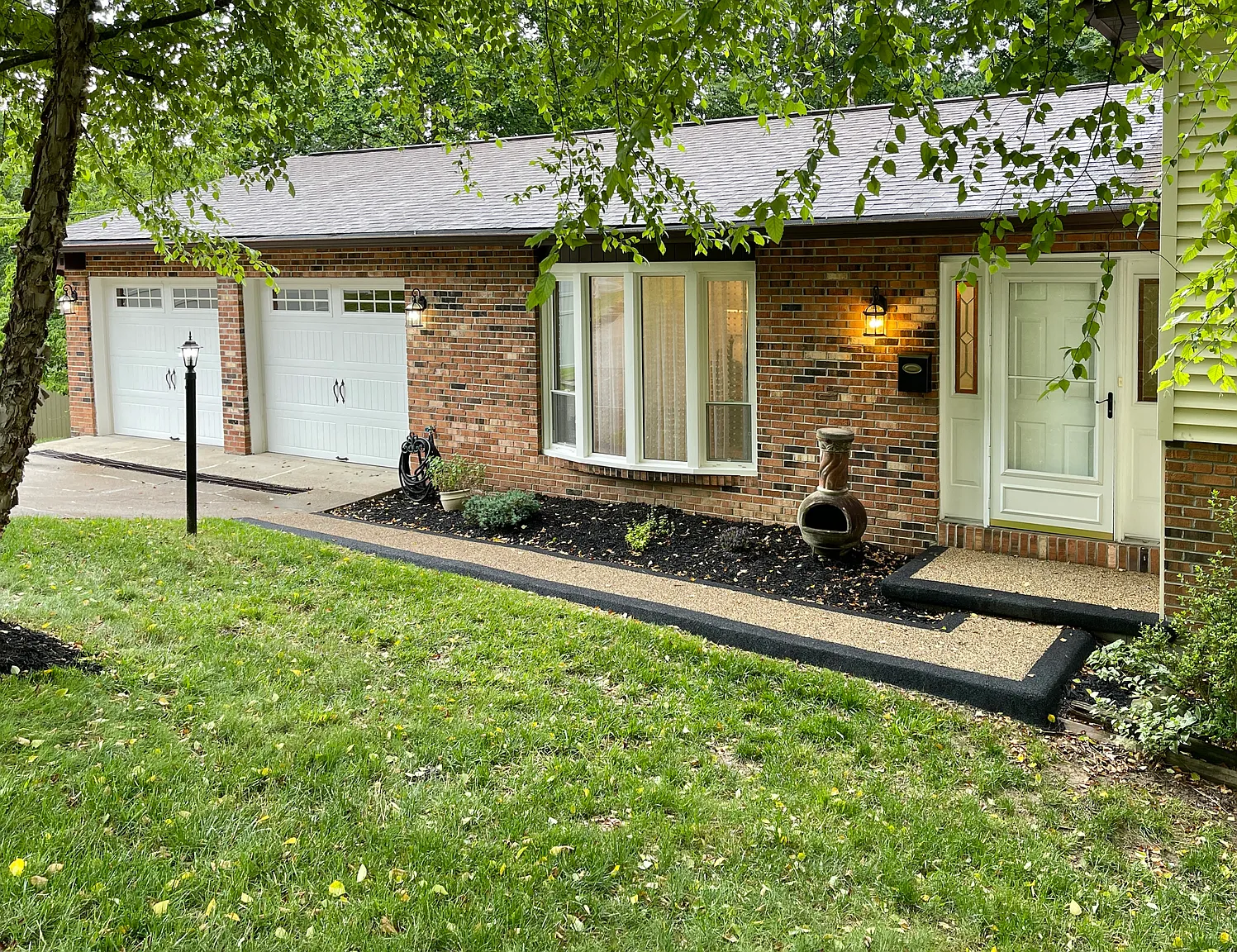 1059 Montrose Dr photo 1
