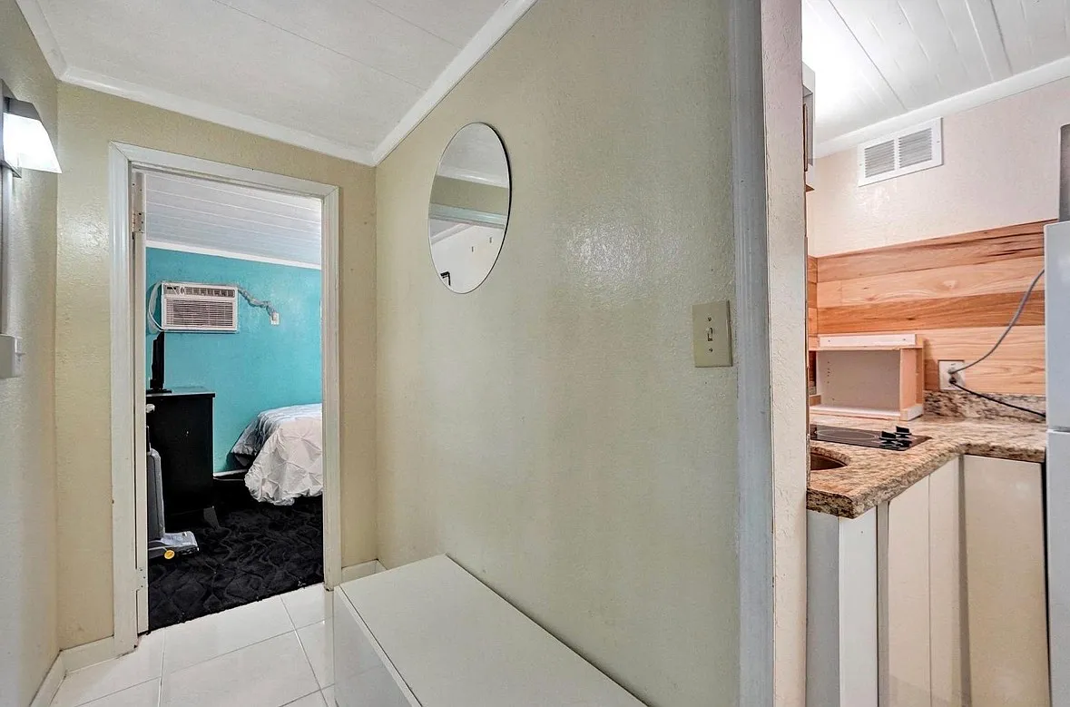Studio, 1396 sqft, $1,200 — Photo 3
