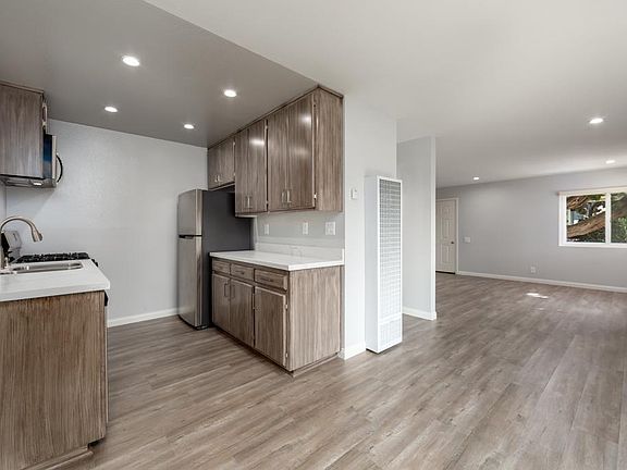 3rd image of 732 Newport Ave #B