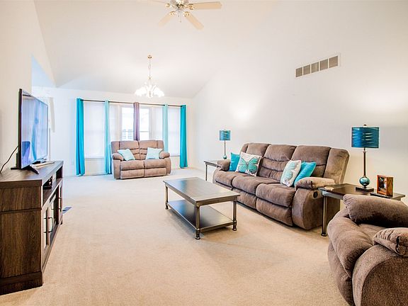 3rd image of 5134 Copperfield Dr E