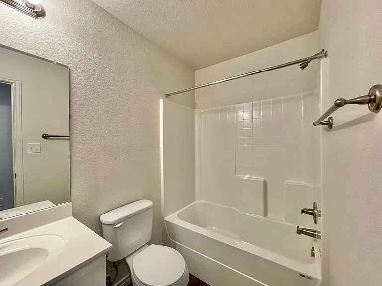 1802 Montell St — Photo 16