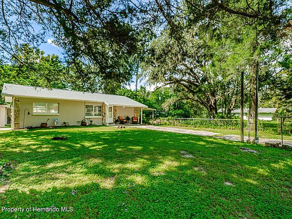 4th image of 19402 Wildwood Dr