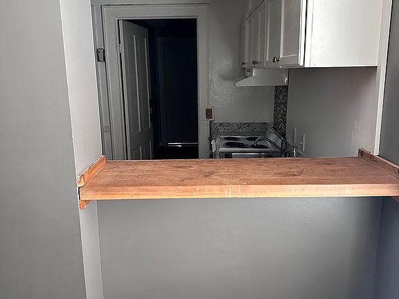2nd image of 1020 Washington Ave APT B
