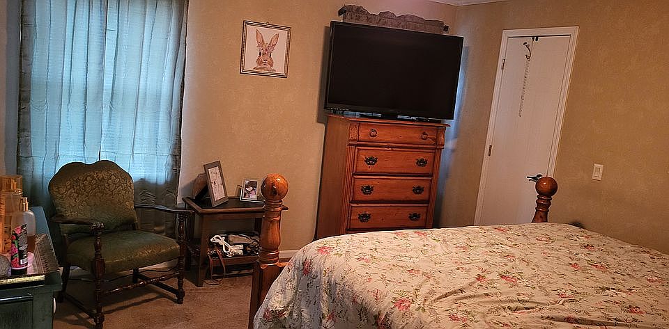 1st image of 285 Pine Cone Ln