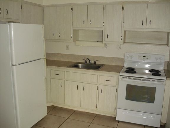 3rd image of 6114 SW 39th Ct