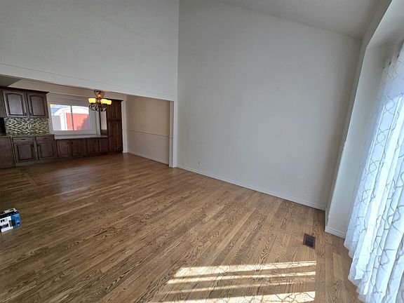 Front Entry/Sitting Room