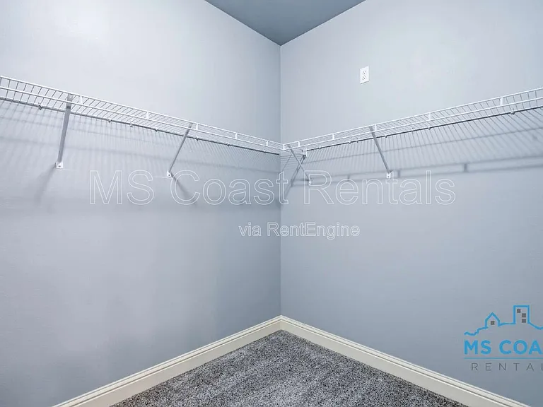 915 Old Towne St — Photo 15