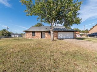413 Birchwood St, Azle, TX 76020