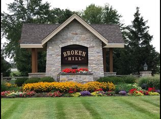 N39W23303 Broken Hill Cir N, Pewaukee, WI 53072