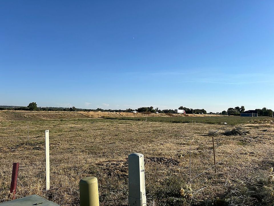 2nd image of 1176 Castle Pines Rd