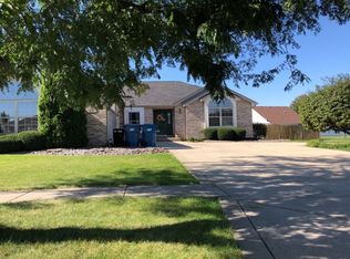 1611 Sun Ridge Dr, Bourbonnais, IL 60914