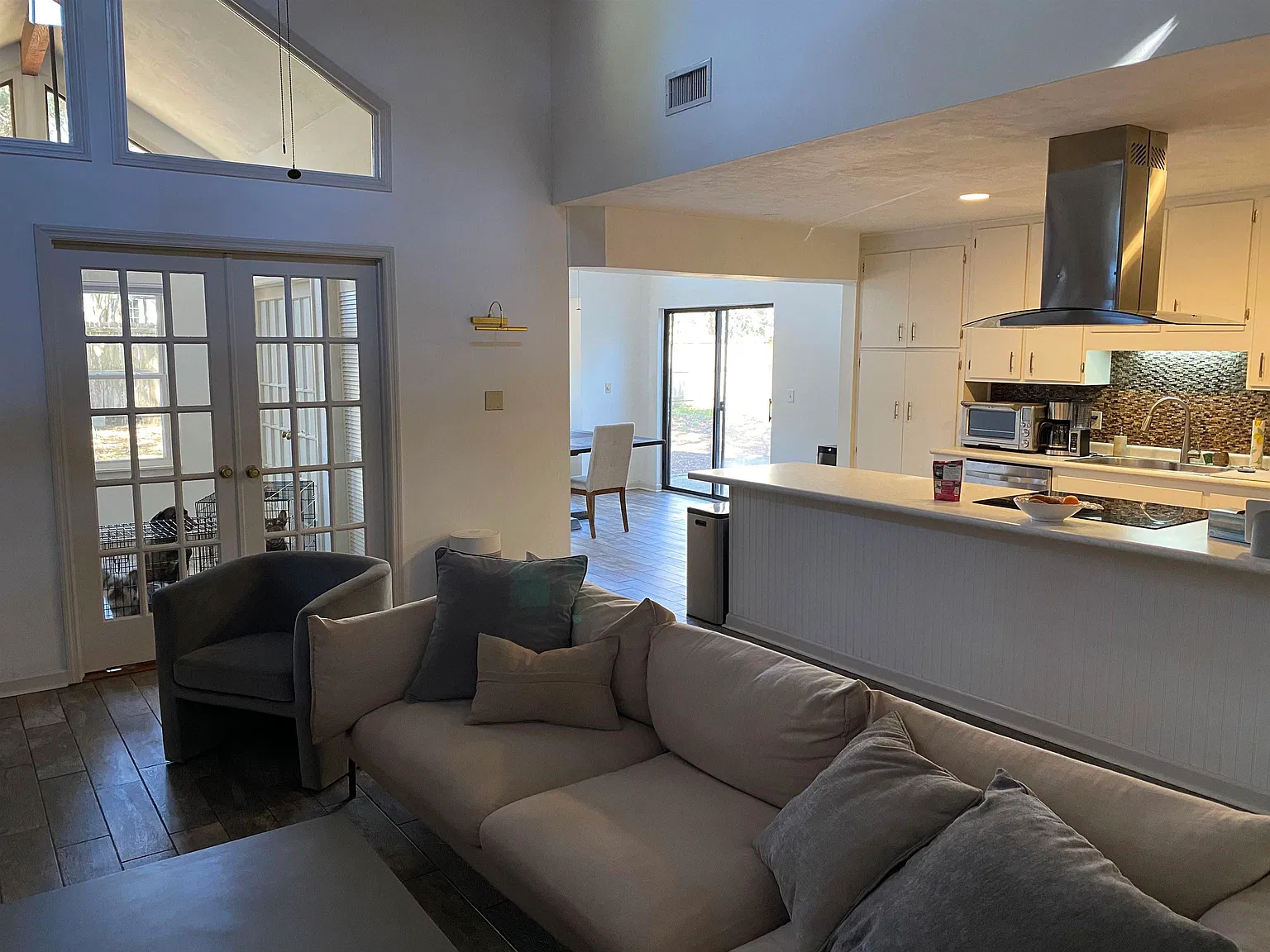 3 bed, 2.0 bath, 1694 sqft, $2,800 — Photo 2
