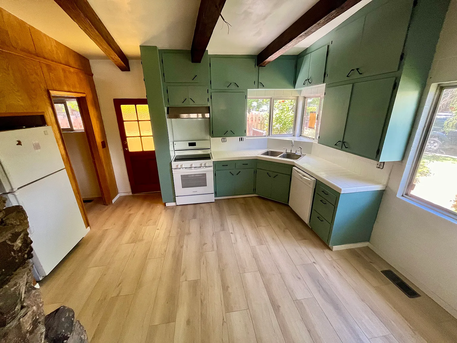 2 bed, 1500 sqft, $2,000 — Photo 3