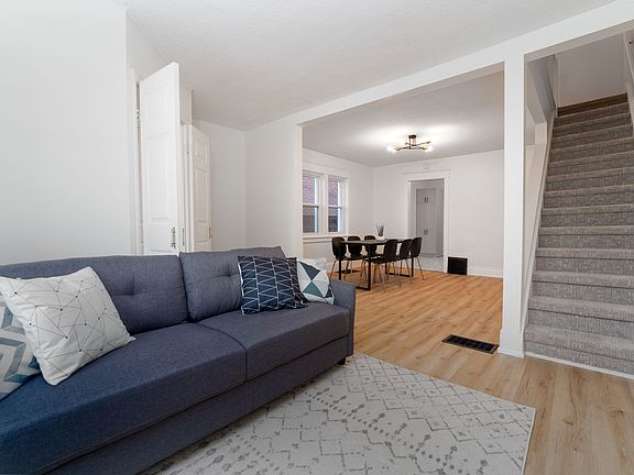 4th image of 572 Chapel St #1A