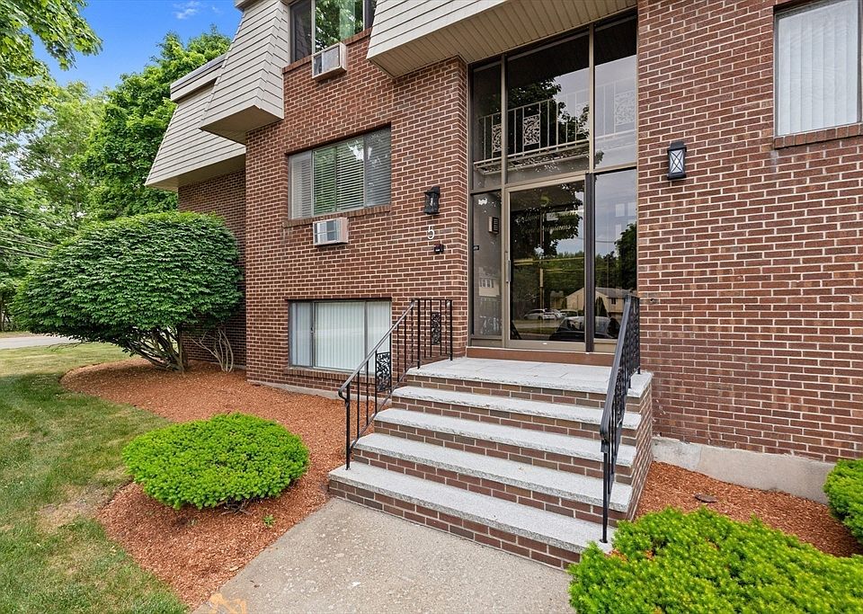 1st image of 5 Hallmark Gdns APT 12