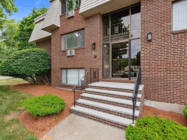 5 Hallmark Gdns APT 12, Burlington, MA 01803