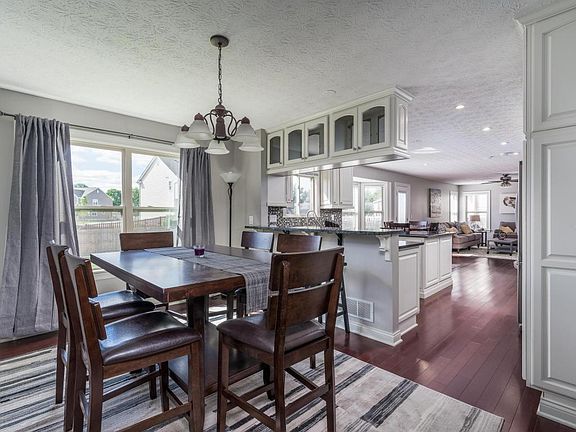 4th image of 461 Pruden Dr