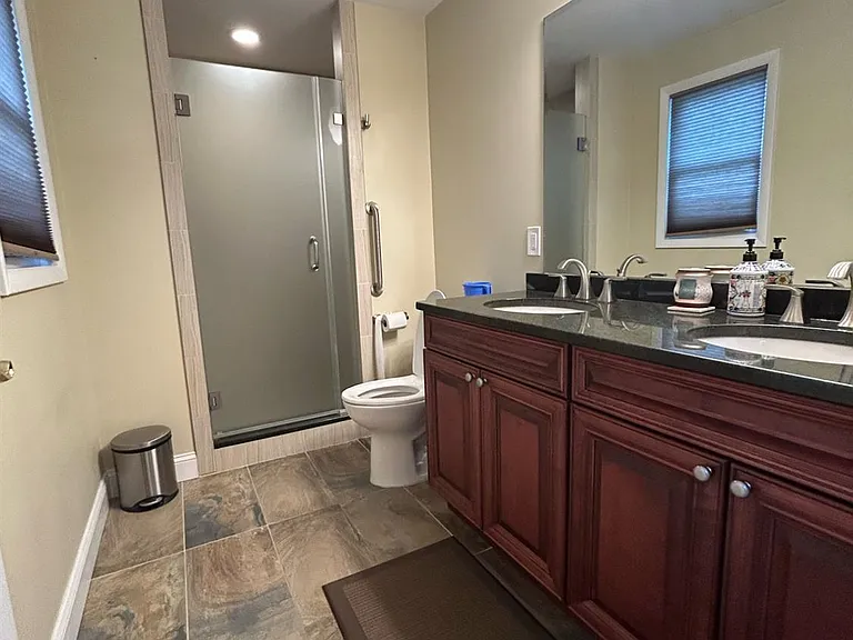 8 Julie Dr — Photo 13