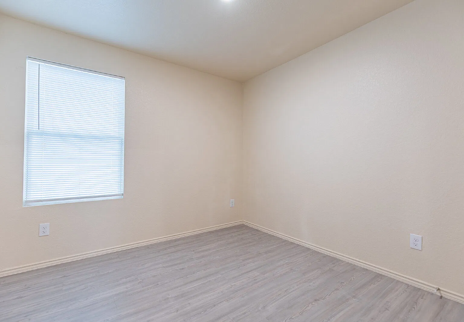 4 bed, 2.0 bath, 1625 sqft, $1,650 — Photo 4