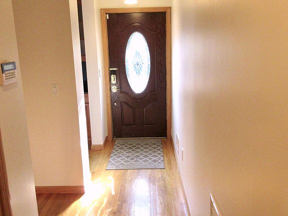 3rd image of 1030 Louise Ave