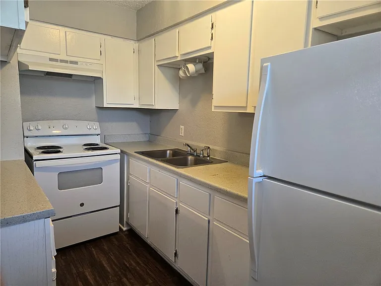 2011 Labrisa Dr #215 — Photo 4