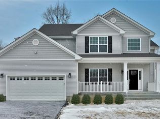 16 Ridge Ln, Mahopac, NY 10541