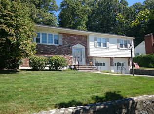 28 Pleasant Valley Cir, West Roxbury, MA 02132