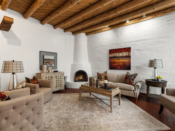 722 Bishops Lodge Rd, Santa Fe, NM 87501