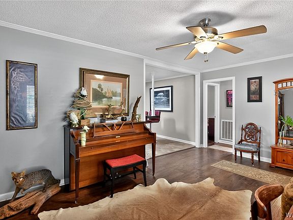 5th image of 4010 16th St NE