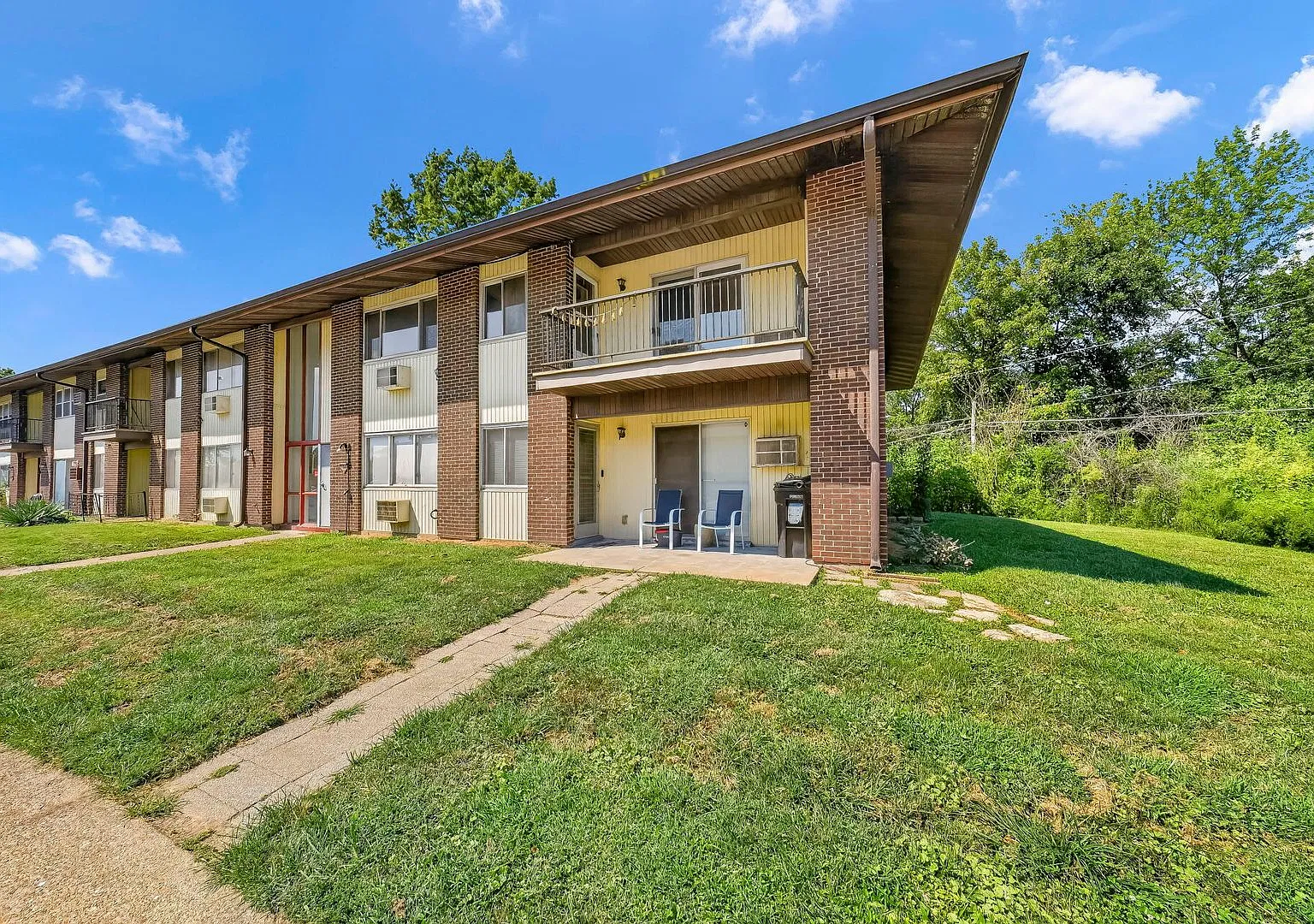 Welcome home to 7565 Hazelcrest Drive, Apt. H! — Photo 4