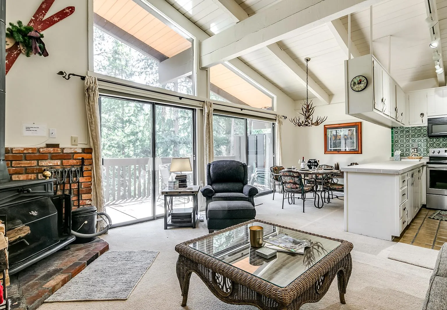 4660 Meadow Dr — Photo 1
