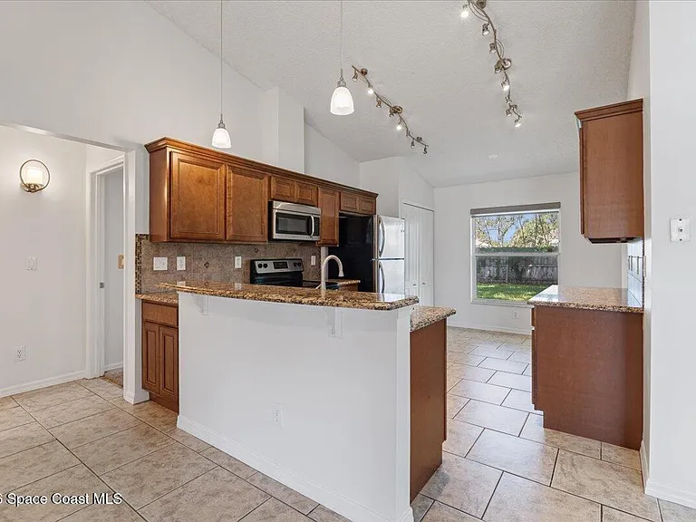 816 Hunters Creek Dr — Photo 12